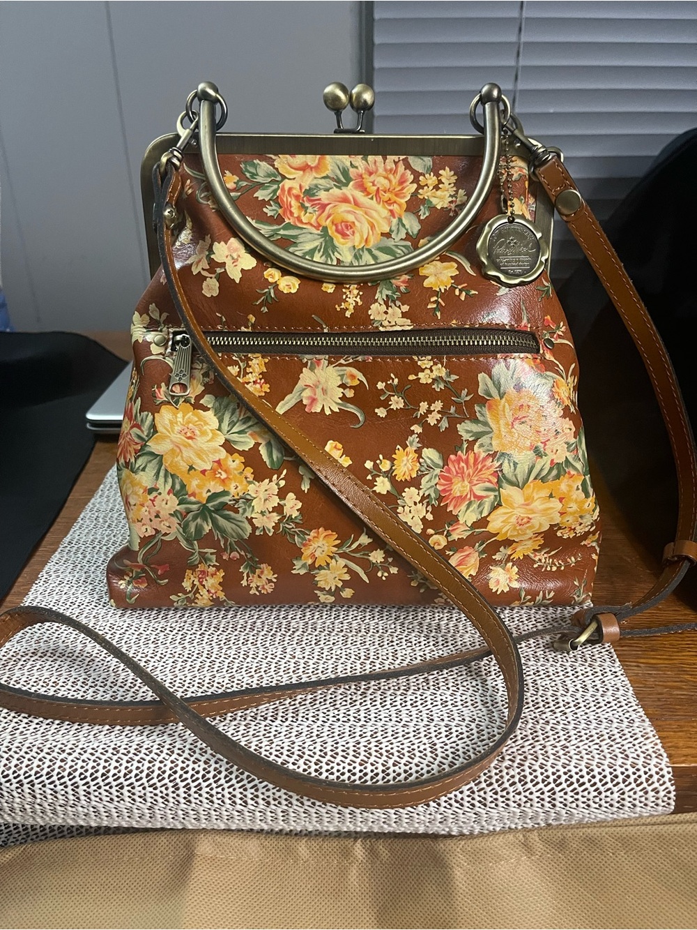 Vintage Patricia Nash Novella bag with dust bag, kiss closure,